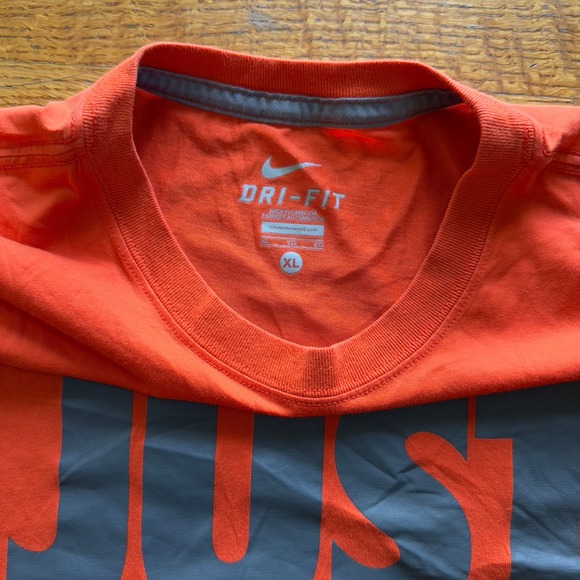 Nike Dri-FIT Just Net Graphic T-Shirt Mens XL Orange Athletic Training - Picture 2 of 5
